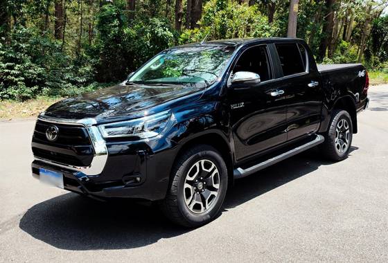 TOYOTA HILUX 2.8 D-4D TURBO DIESEL CD SRX 4X4 AUTOMÁTICO